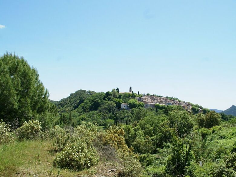 Lavish Villa In Saint-paul-en-for�t With Sauna & Jacuzzi