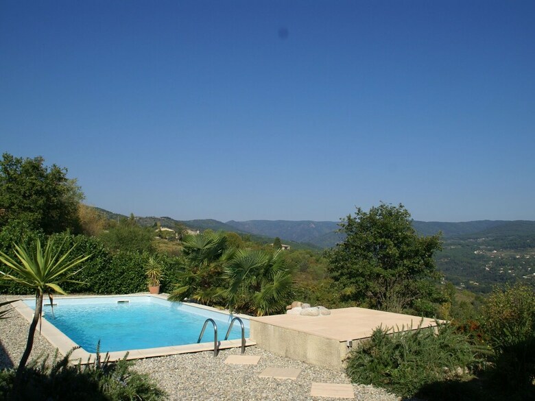 Luxurious Villa With Private Pool In Les Vans