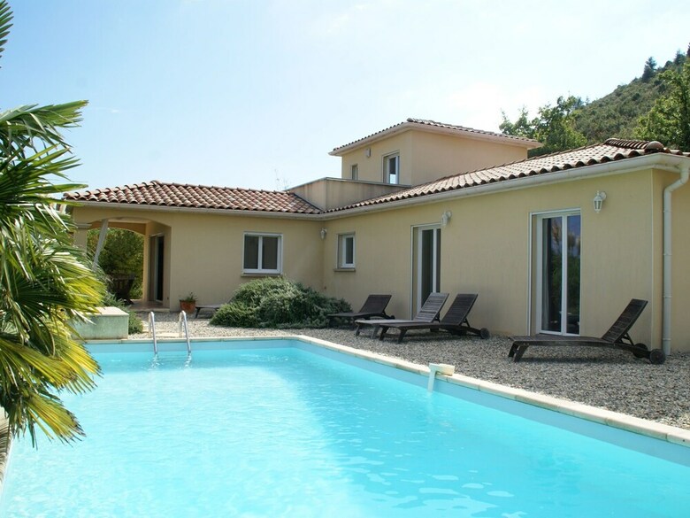 Luxurious Villa With Private Pool In Les Vans