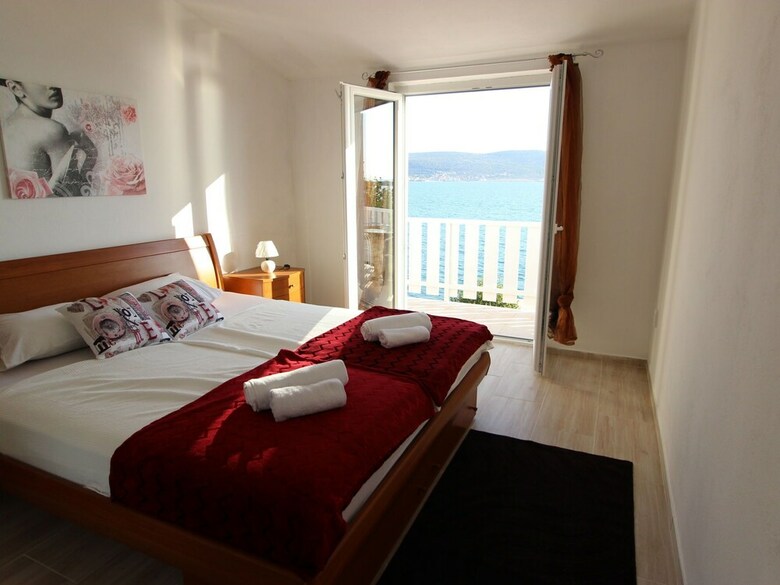 New Spacious Apartment Direct On The Beach, Nice Terrace With Great Sea View