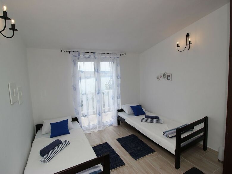 New Spacious Apartment Direct On The Beach, Nice Terrace With Great Sea View