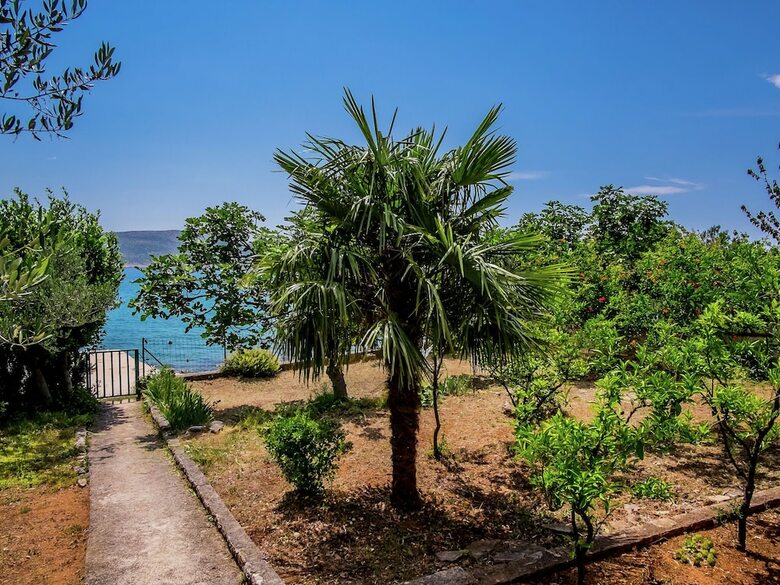 New Spacious Apartment Direct On The Beach, Nice Terrace With Great Sea View