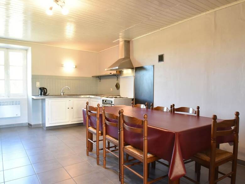 Cozy Holiday Home In Besse With Swimming Pool