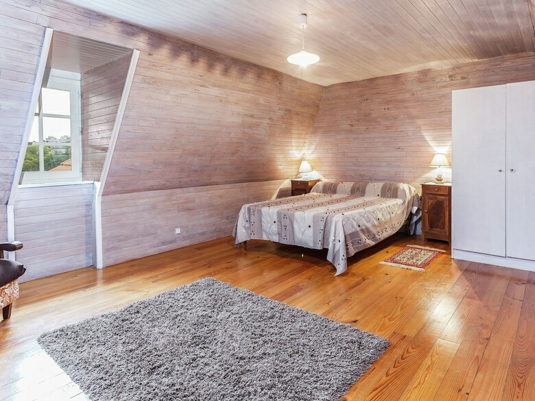 Cozy Holiday Home In Besse With Swimming Pool
