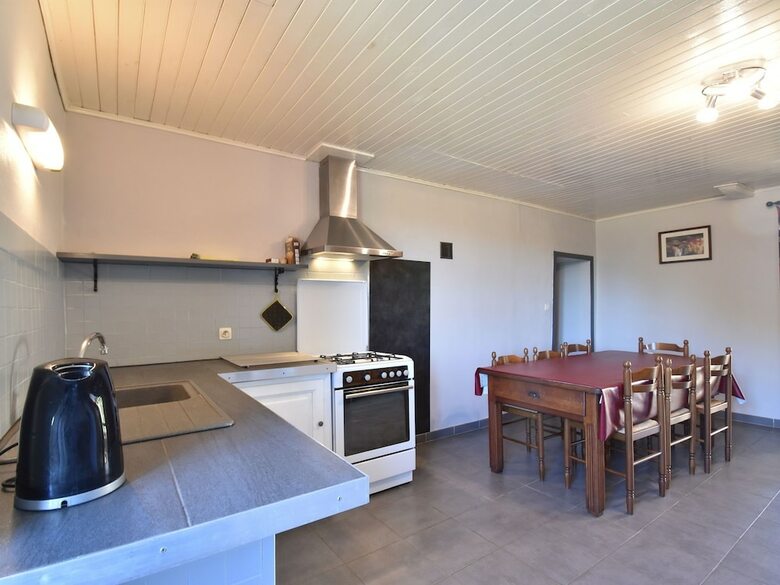Cozy Holiday Home In Besse With Swimming Pool