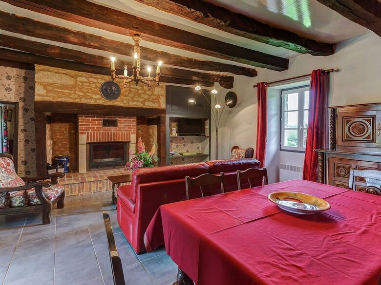 Cozy Holiday Home In Besse With Swimming Pool