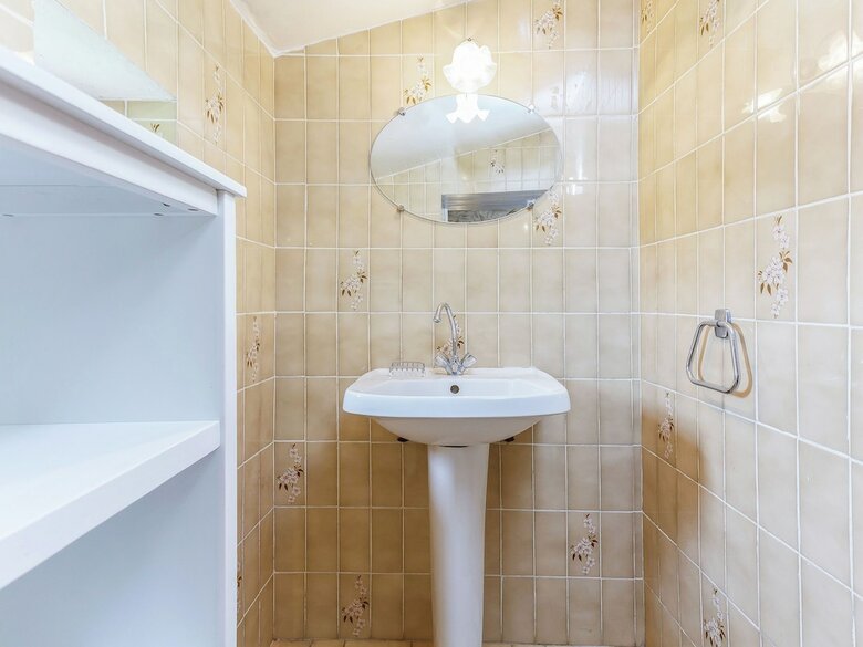 Cozy Holiday Home In Besse With Swimming Pool