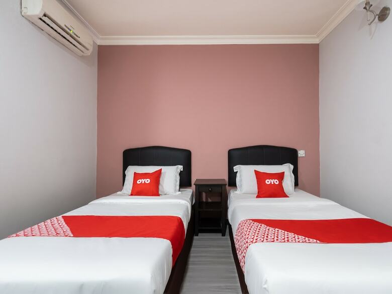 Oyo 89844 Green Villa Hotel