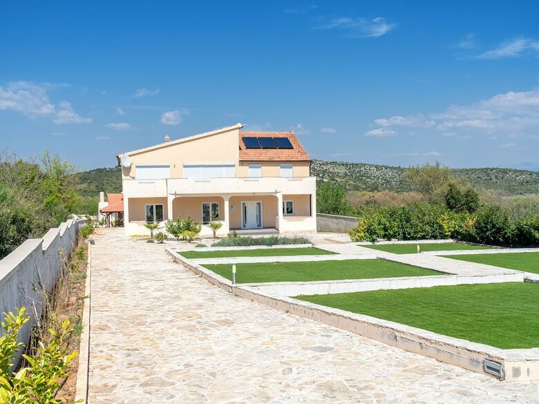 Modern Luxury Villa With Private Pool 12 Km From The Beach And Lively Vodice