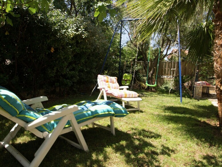 Apartment In A Villa With Shared Pool In La Ciotat, 5 Min From The Beach!