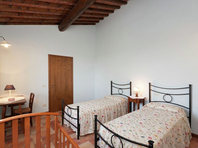 Serene Holiday Home In Stabbia With Pool, Bikes & Garden