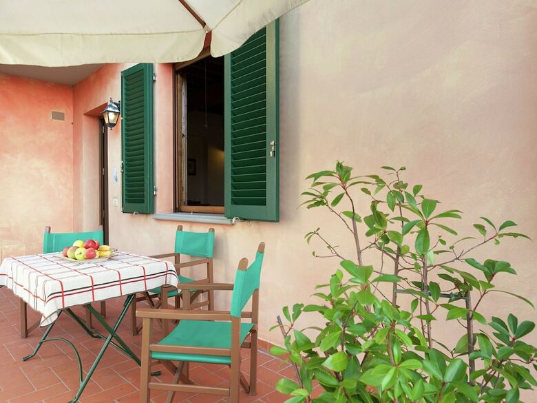 Serene Holiday Home In Stabbia With Pool, Bikes & Garden
