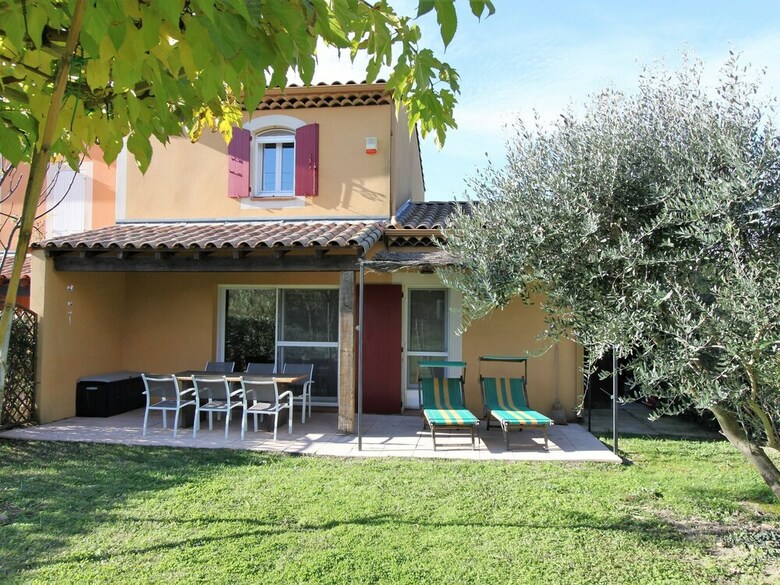 Cosy Holiday Home In Arles With Pool