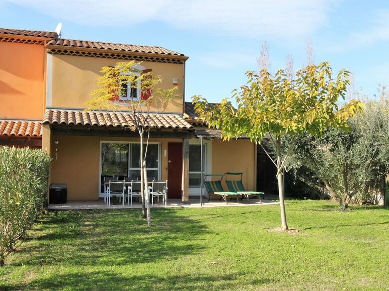 Cosy Holiday Home In Arles With Pool