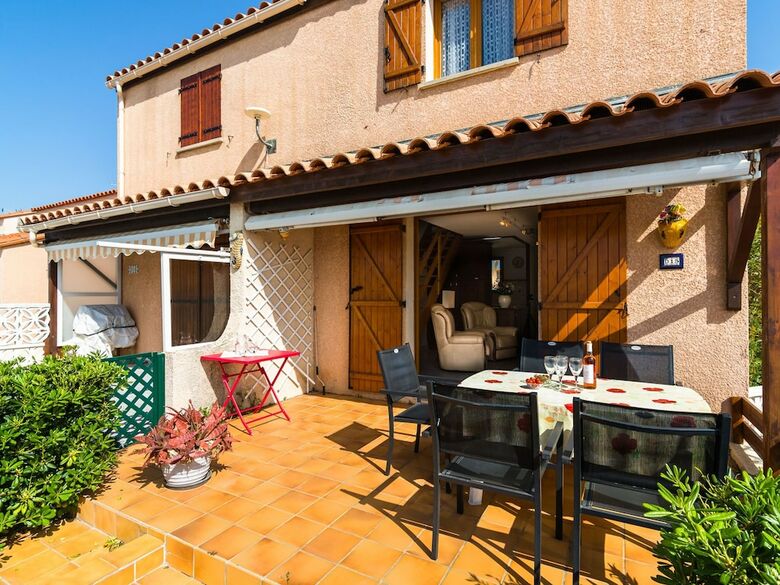 Apartment In Le Barcar�s With Swimming Pool, Balcony, Garden