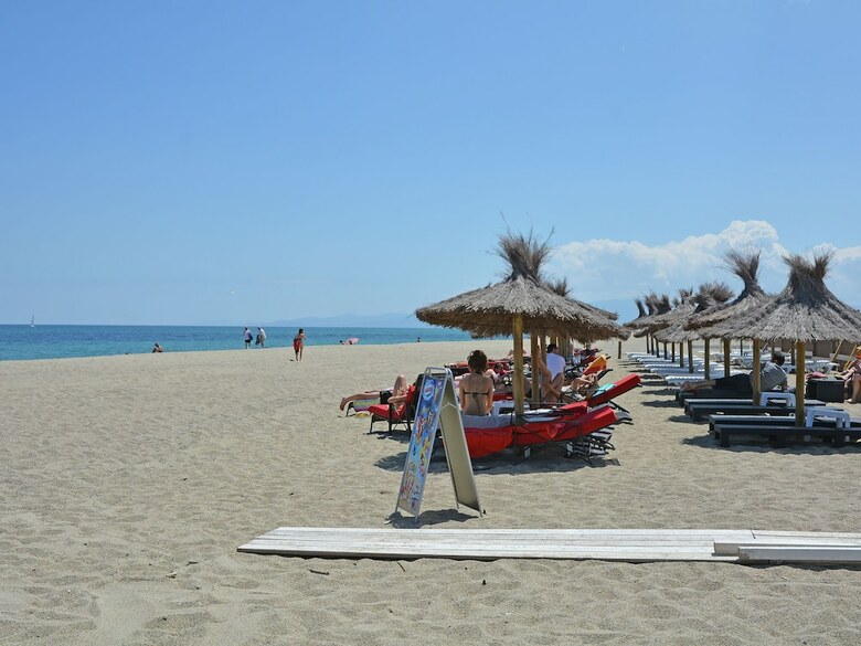 Apartment In Le Barcar�s With Swimming Pool, Balcony, Garden