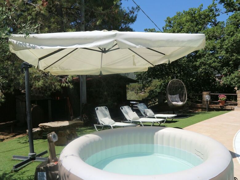 Villa House With Private Pool, Pizza Oven, Bbq, Ping Pong, Jacuzzi, Just Call It!