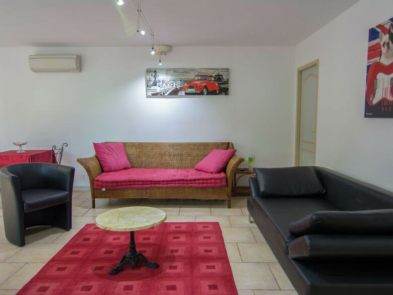 Modern Villa With Private Swimming Pool In L�denon