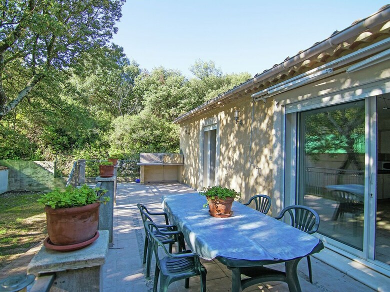 Modern Villa With Private Swimming Pool In L�denon