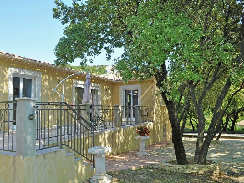 Modern Villa With Private Swimming Pool In L�denon