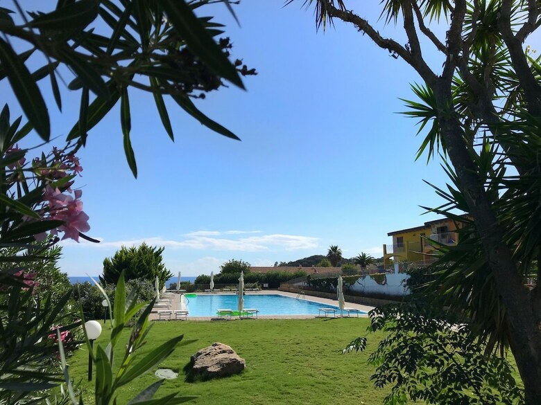 Panoramic Villa With Pool, 200 Meters From The Beach