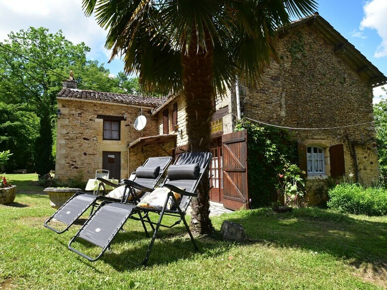 Luring Holiday Home In Incorrect With Garden