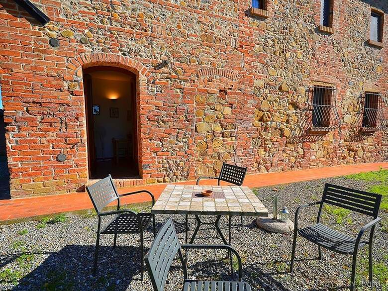 Cozy Holiday Home In Peccioli With Swimming Pool