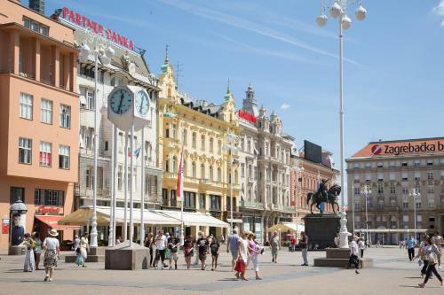 Apartments Angel Main Square