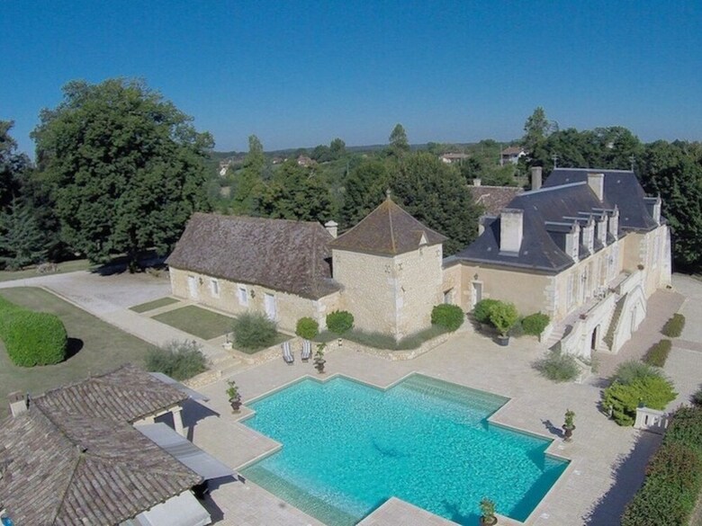 Luxury Villa In Aquitaine By The Lake