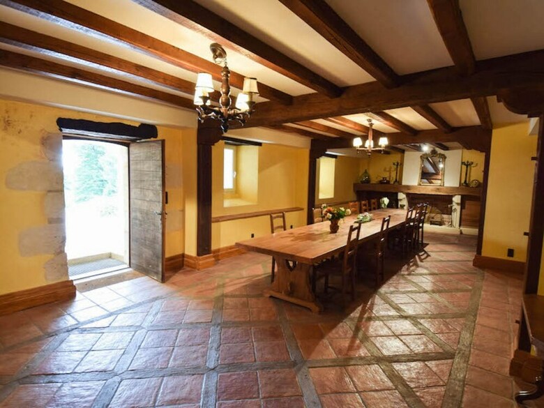 Luxury Villa In Aquitaine By The Lake