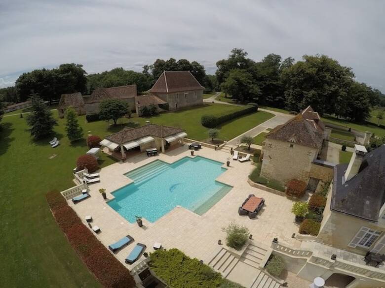 Luxury Villa In Aquitaine By The Lake