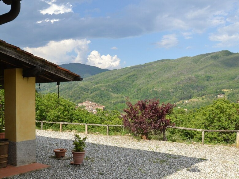 Vintage Cottage In Pescia With Jacuzzi