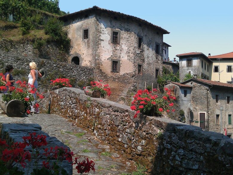 Vintage Cottage In Pescia With Jacuzzi