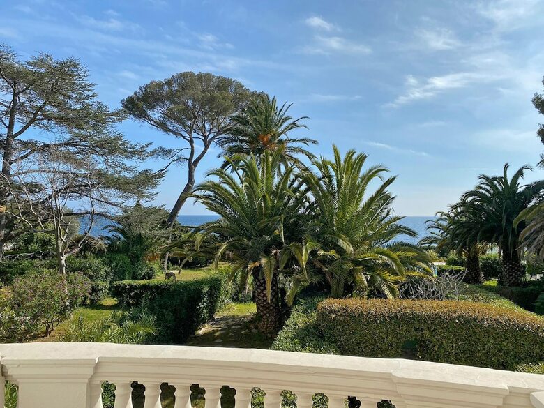 Beautiful Apartment In Bel Epoque Villa With Pool And Beach Access