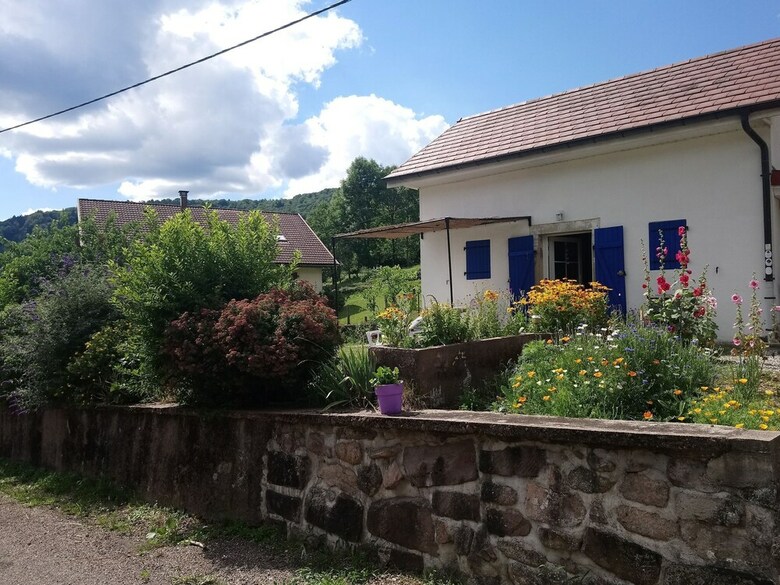 Cozy Home In Haut-du-them-ch�teau-lambert With Garden