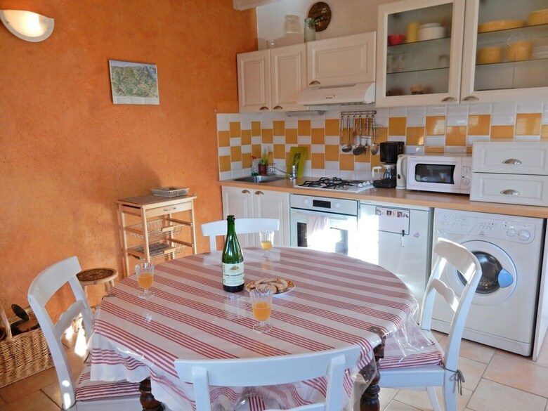 Cozy Home In Haut-du-them-ch�teau-lambert With Garden