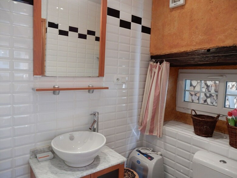 Cozy Home In Haut-du-them-ch�teau-lambert With Garden