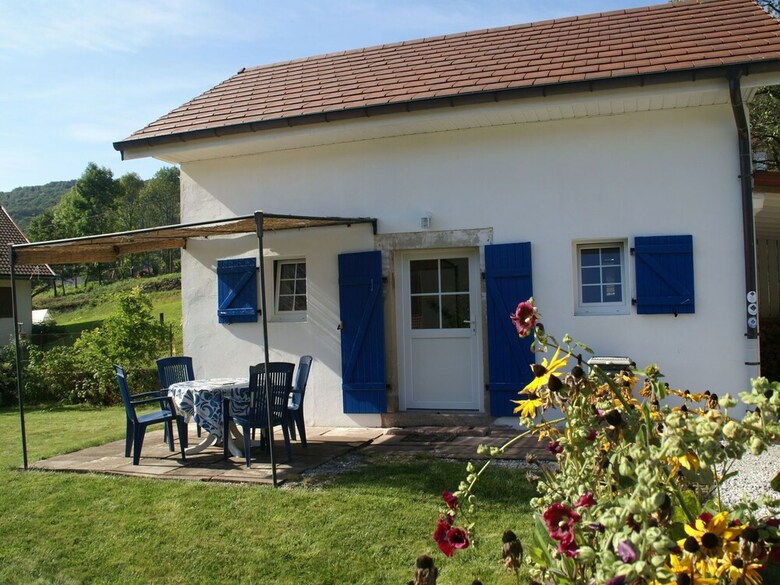 Cozy Home In Haut-du-them-ch�teau-lambert With Garden