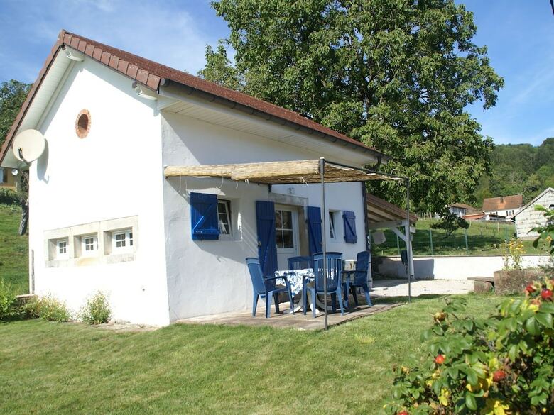 Cozy Home In Haut-du-them-ch�teau-lambert With Garden