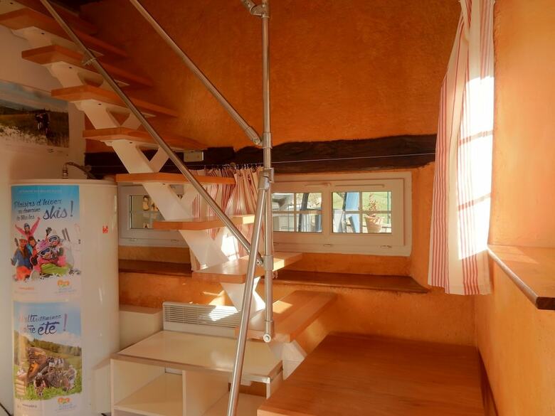 Cozy Home In Haut-du-them-ch�teau-lambert With Garden