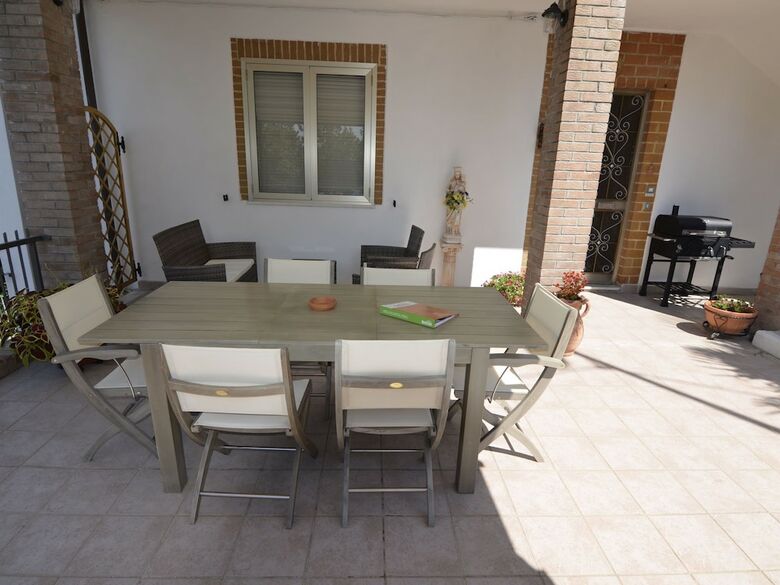 Spacious Apartment Near Saludecio With Pool
