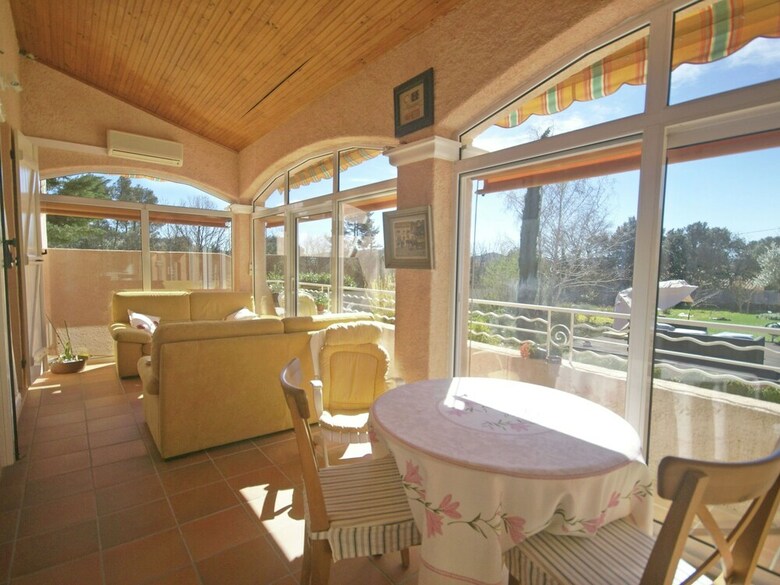 Airconditioned, Spacious Villa In Gar�oult With A Private Pool