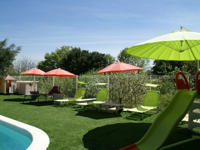 Airconditioned, Spacious Villa In Gar�oult With A Private Pool
