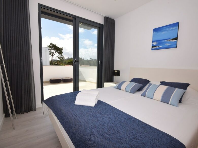 Lavish Villa In Foz Do Arelho With Private Swimming Pool