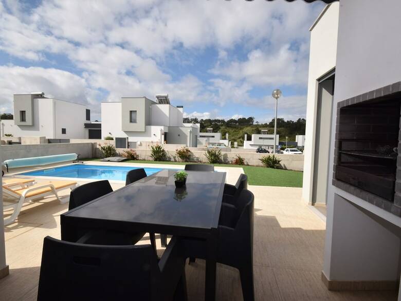 Lavish Villa In Foz Do Arelho With Private Swimming Pool