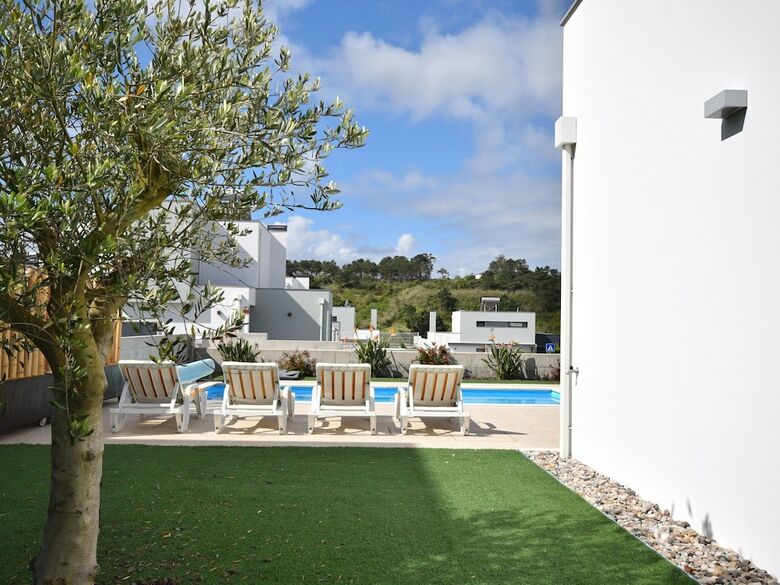Lavish Villa In Foz Do Arelho With Private Swimming Pool