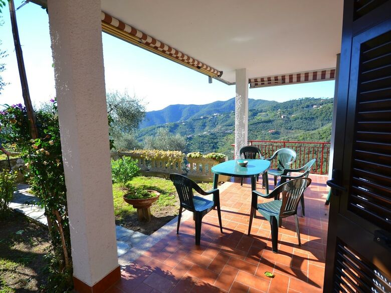 Cozy Holiday Home In Moneglia With Private Garden