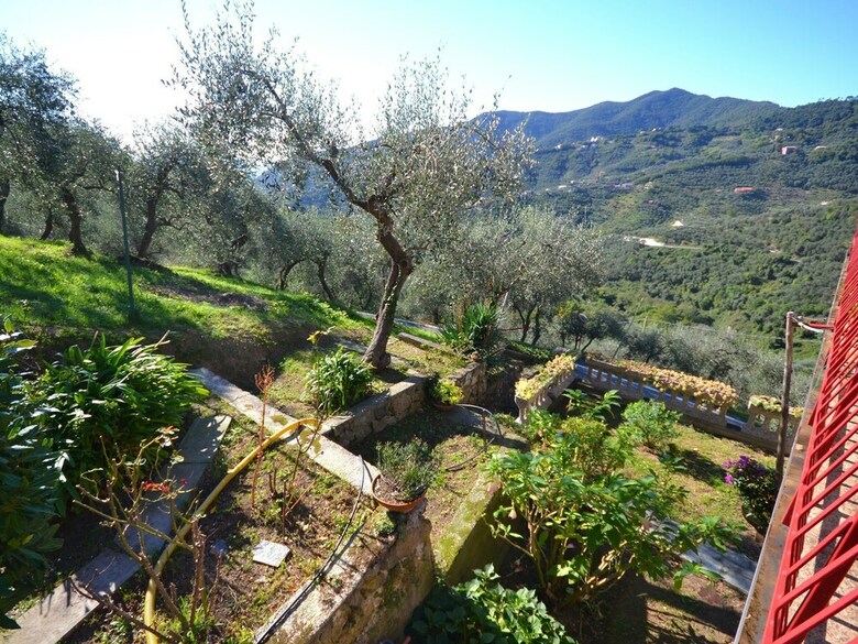 Cozy Holiday Home In Moneglia With Private Garden