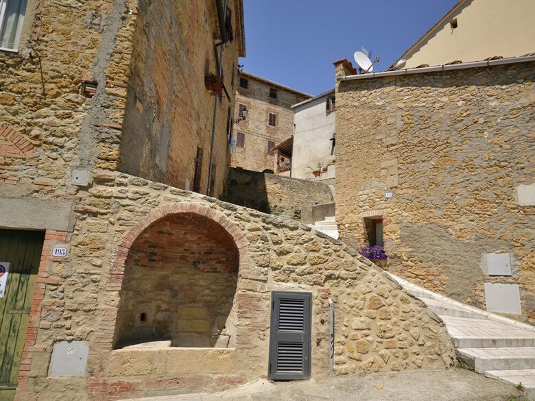 Vintage Holiday Home In Montecastelli Pisano With Terrace