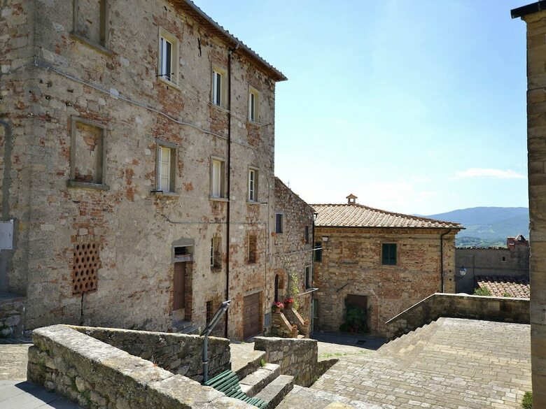 Vintage Holiday Home In Montecastelli Pisano With Terrace